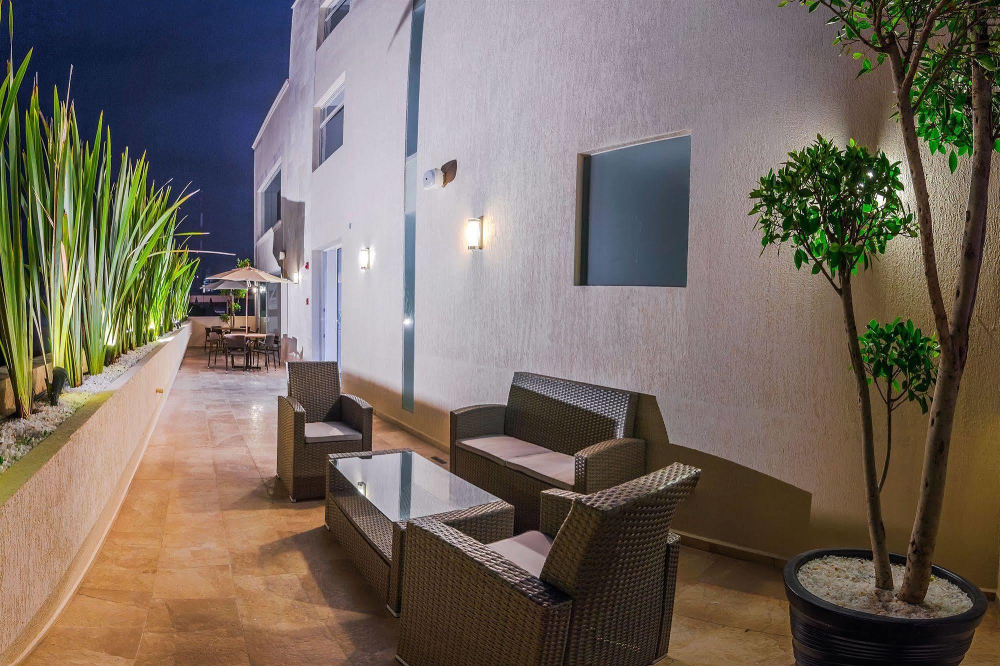 Hotel Zenith Tehuacán エクステリア 写真